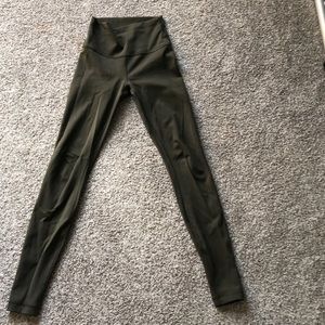 Lululemon Green Wunder Under leggings!!!!!